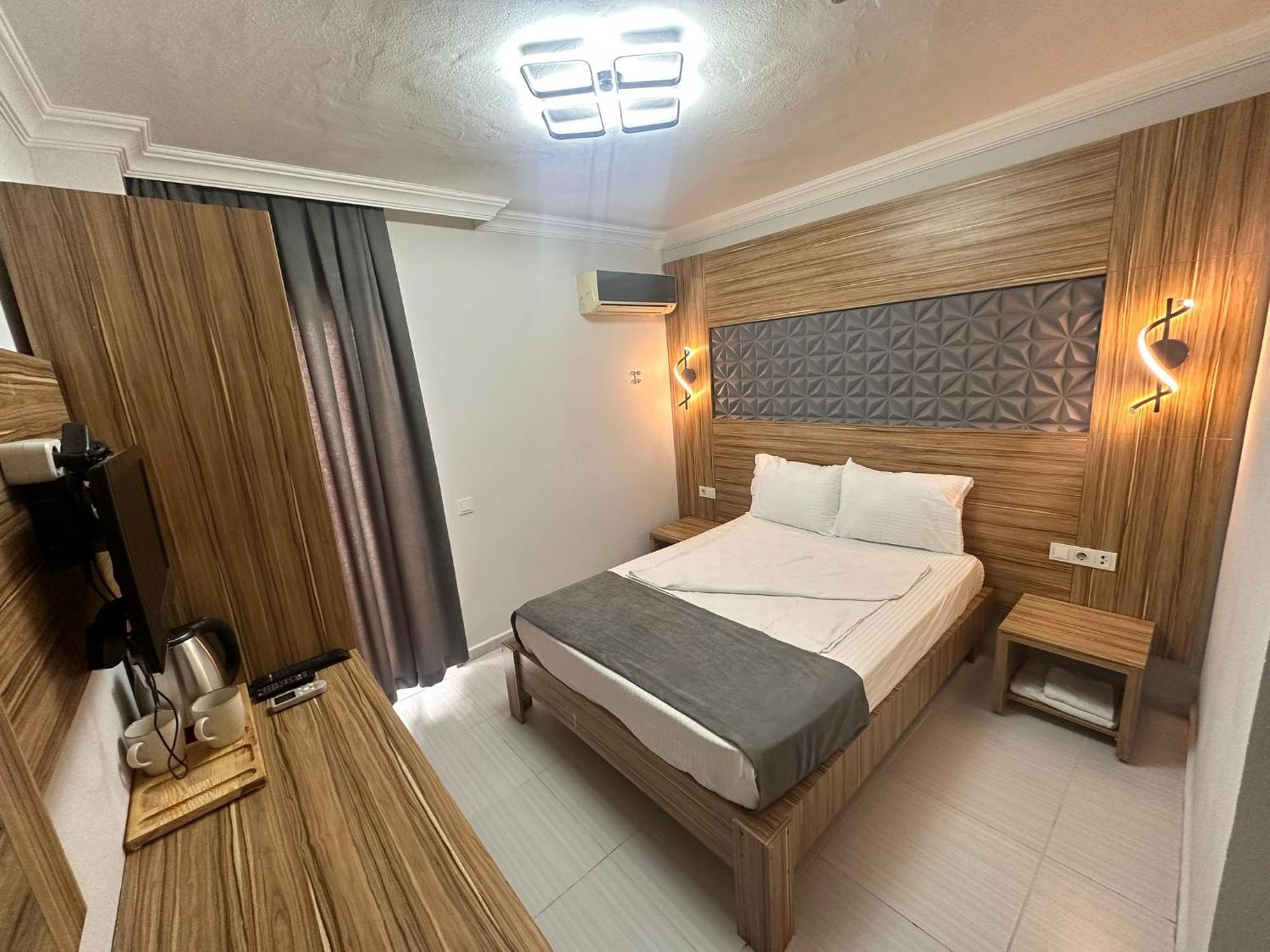 Royal Ezel Hotel 安塔利亚 外观 照片