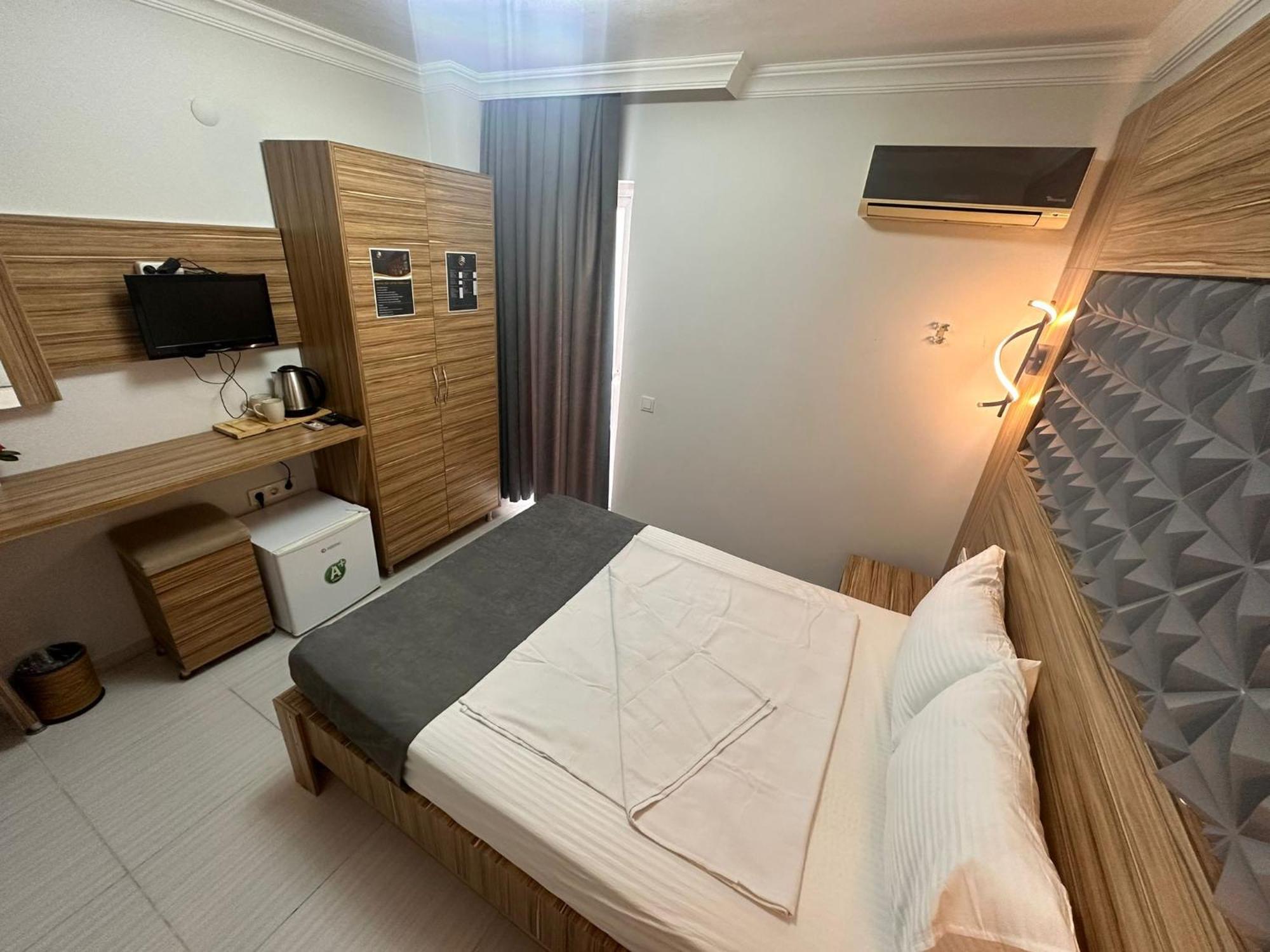 Royal Ezel Hotel 安塔利亚 外观 照片