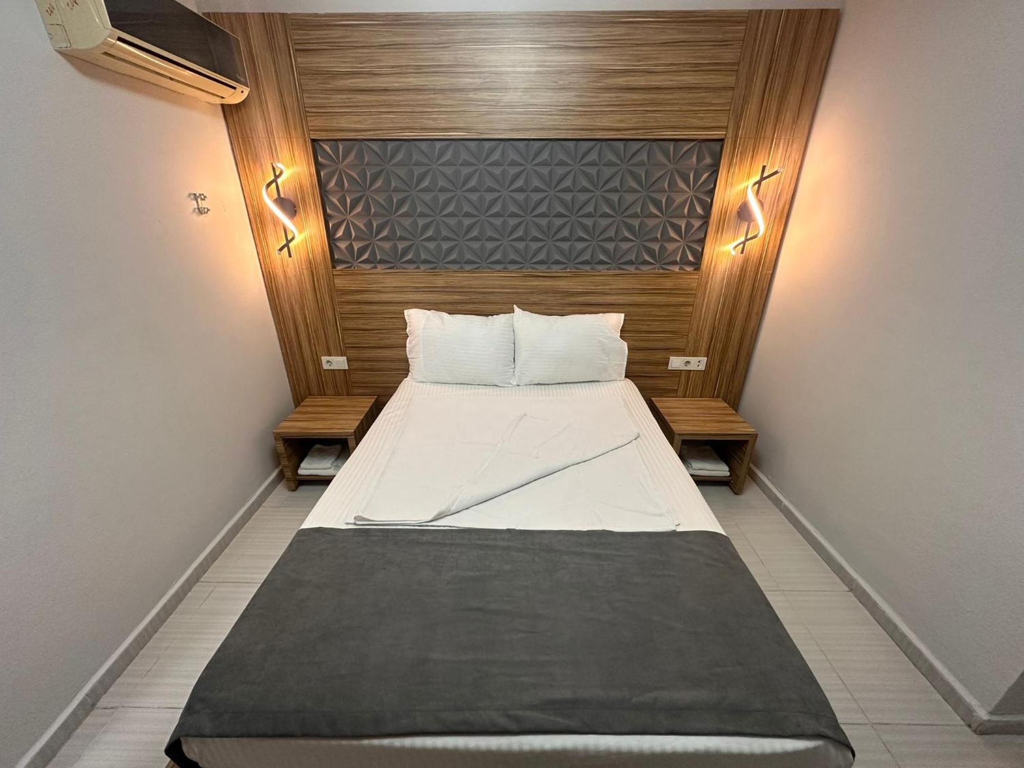 Royal Ezel Hotel 安塔利亚 外观 照片
