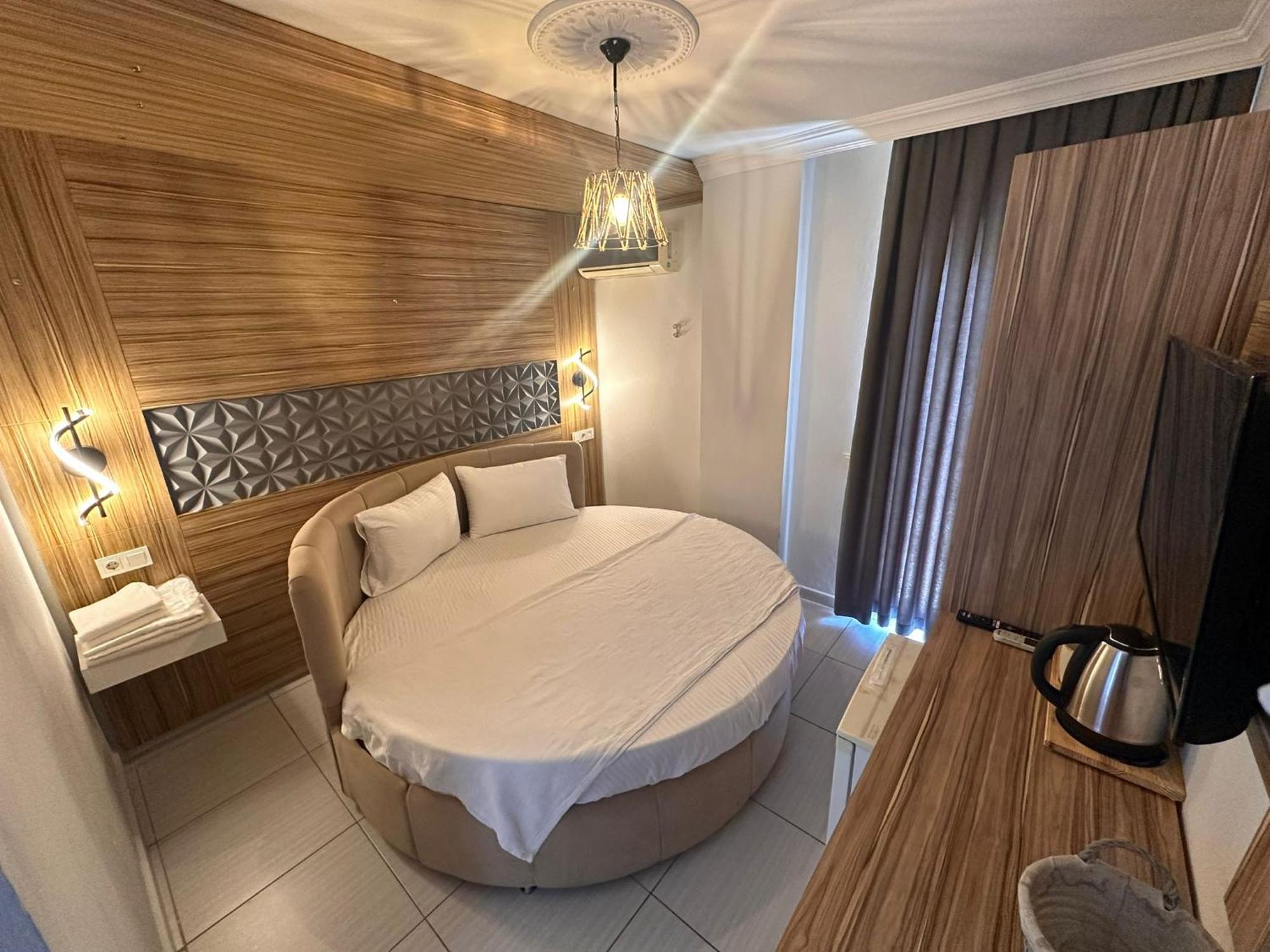 Royal Ezel Hotel 安塔利亚 外观 照片