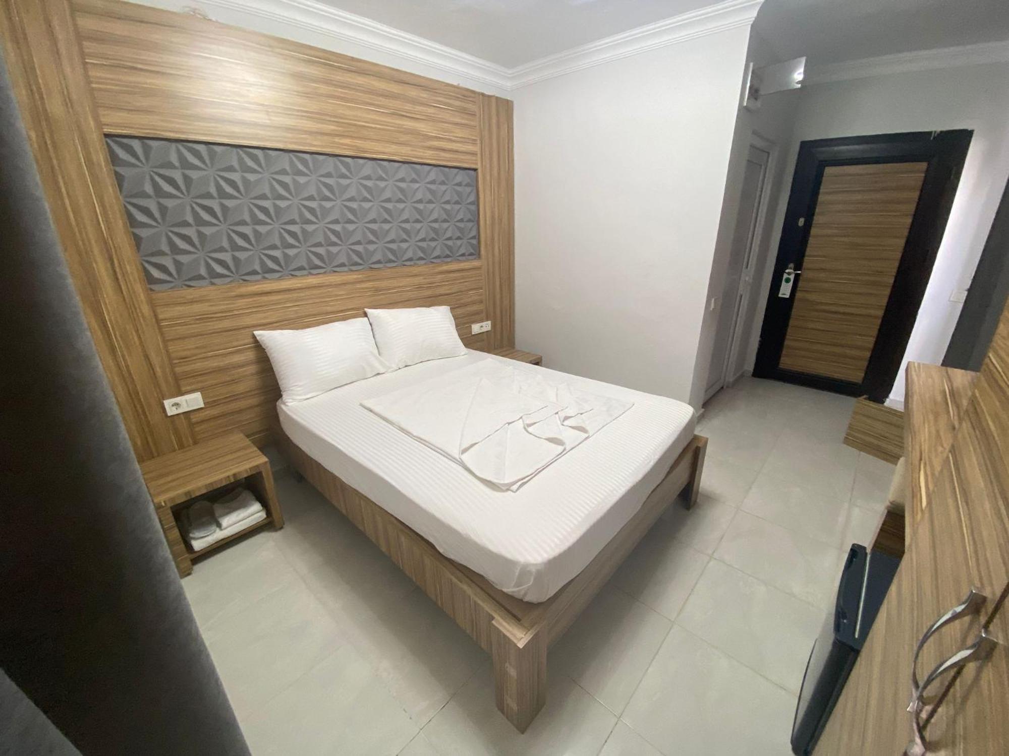 Royal Ezel Hotel 安塔利亚 外观 照片