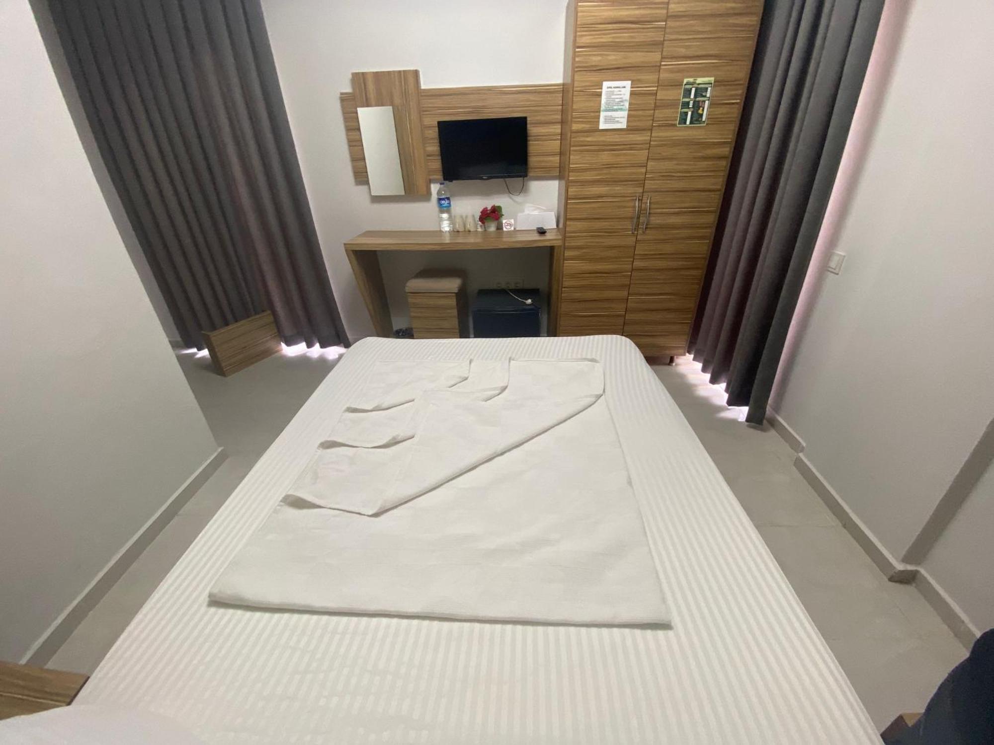 Royal Ezel Hotel 安塔利亚 外观 照片